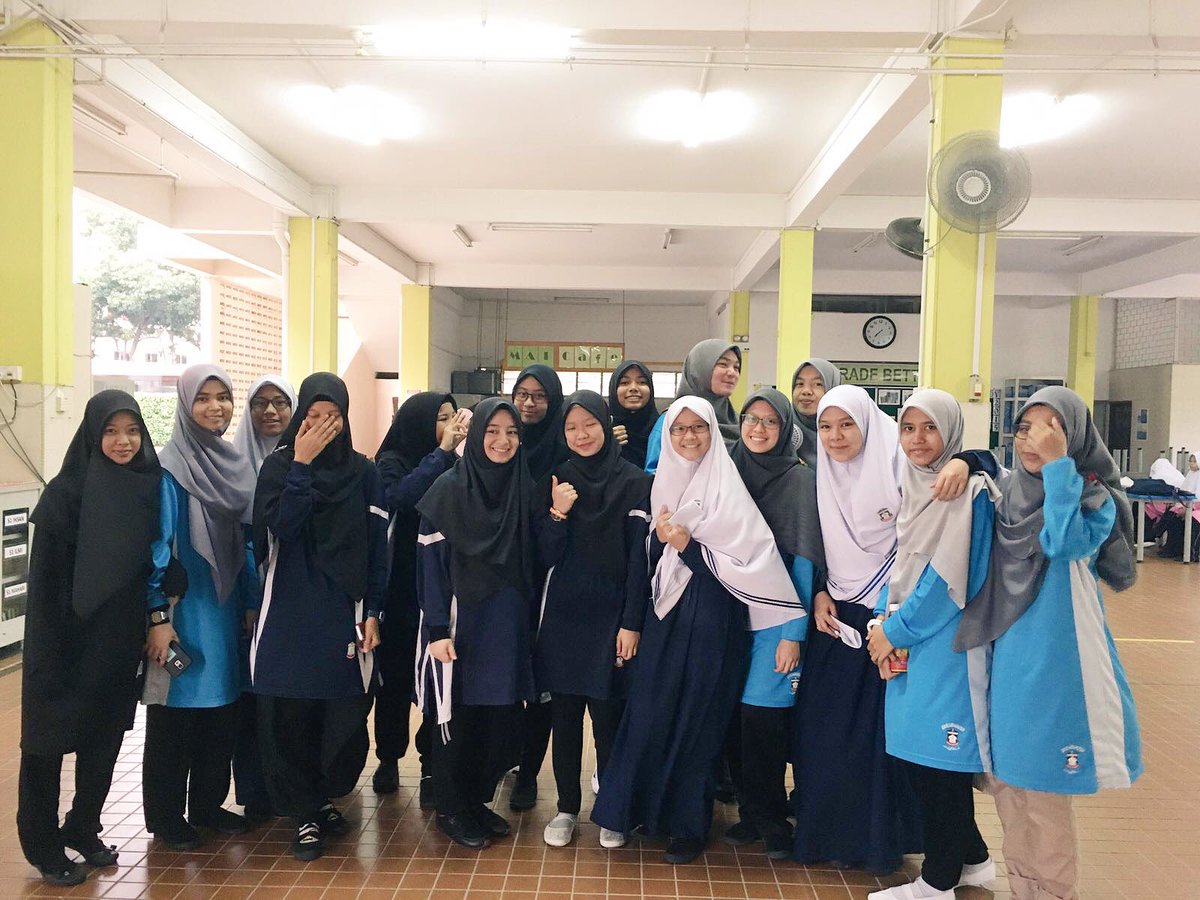 itmaj_'s tweet photo. let us put our hands tgt for our Lee Chong Weis!!! may the best Madrasah win! #TeamJunet #TeamMadrasah ๐๐ค๐ช๐ผ๐ https://t.co/CUH7nCDzjF