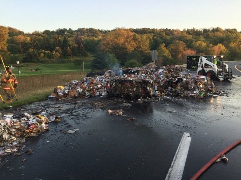 OPP_HSD's tweet image. Clean up continuing on Hwy403 EB at Aberdeen - Hamilton. All EB lanes will remain closed for approx 90 minutes