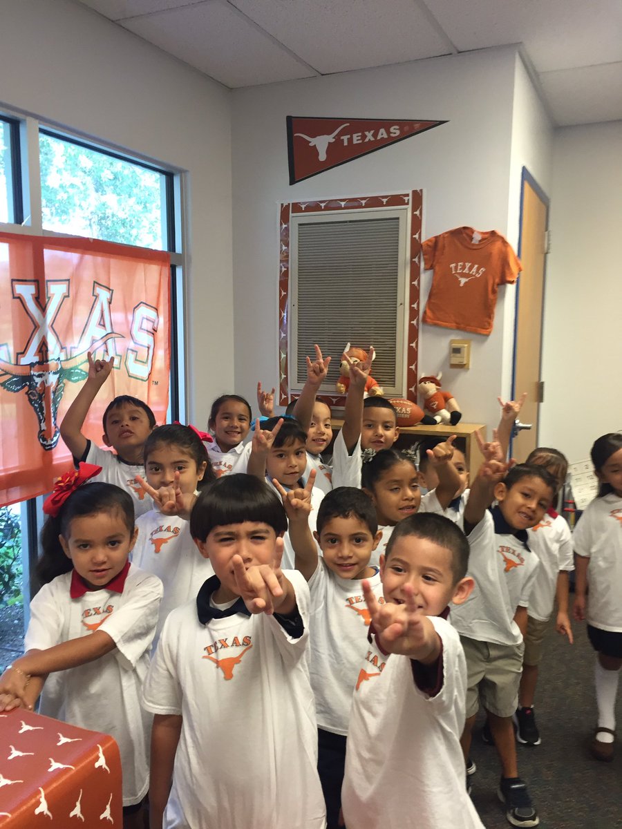Hook em' Future Horns #IISDCollegeColors <a href="/IISDFoundation/">Irving Schools Foundation (ISF)</a> #teamelliott <a href="/IrvingISD/">Irving ISD</a>
