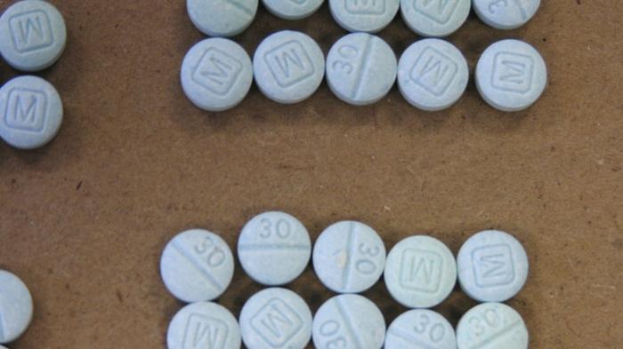 VICENews's tweet photo. America's new deadliest drug is fentanyl
https://t.co/bdWyNTXvSn https://t.co/Q8weKcGQ1S