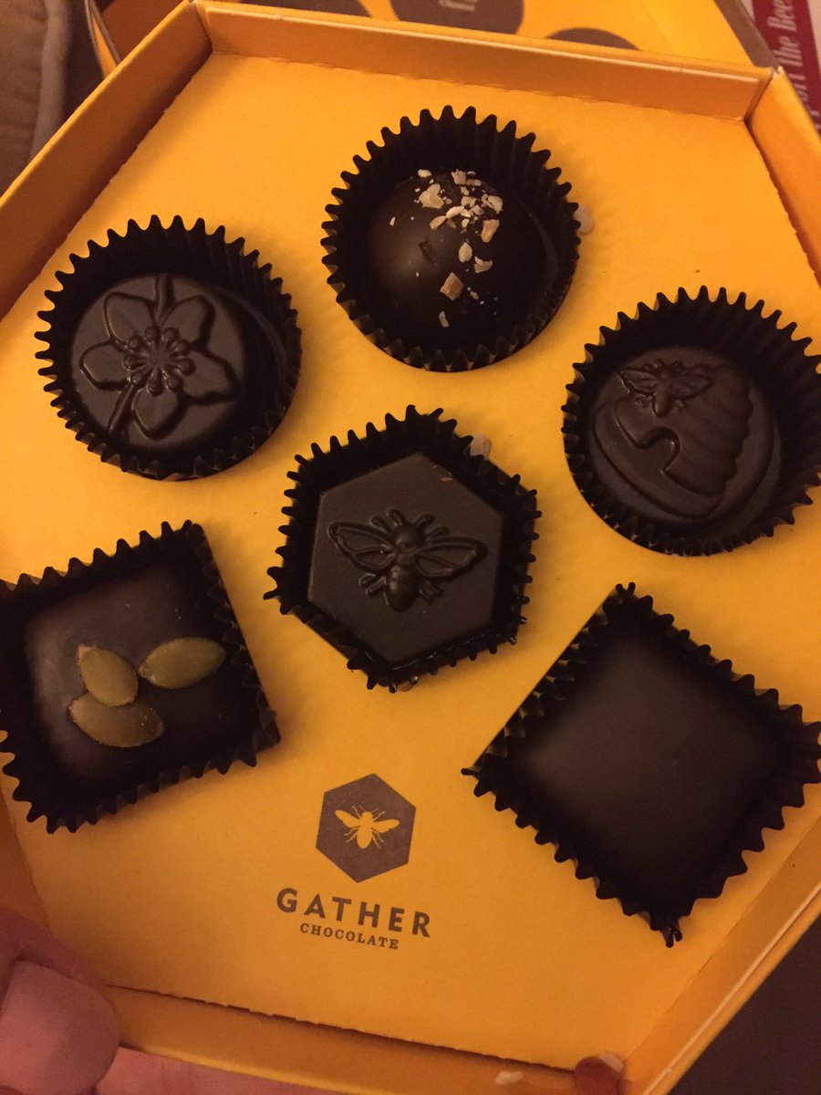 Fromamanda's tweet photo. Perfect treat on a Friday night #gatherchocolate @harborsweets https://t.co/RLcj17tWbq