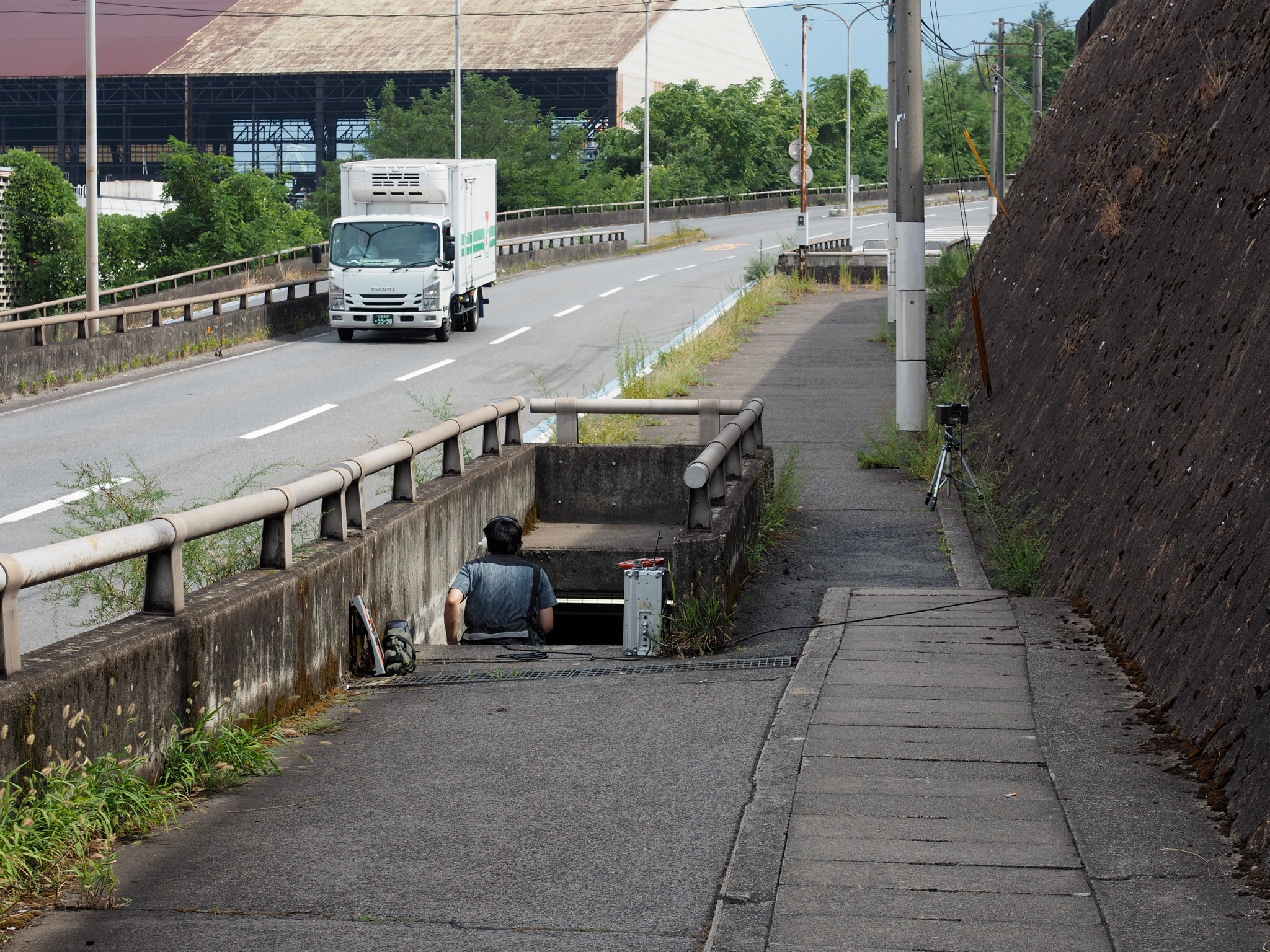 閑馬 うわっ 呉のネズミ取りこんな隠れ方するのか 車から人影目視できないぞ T Co Ioivoicrcg Twitter
