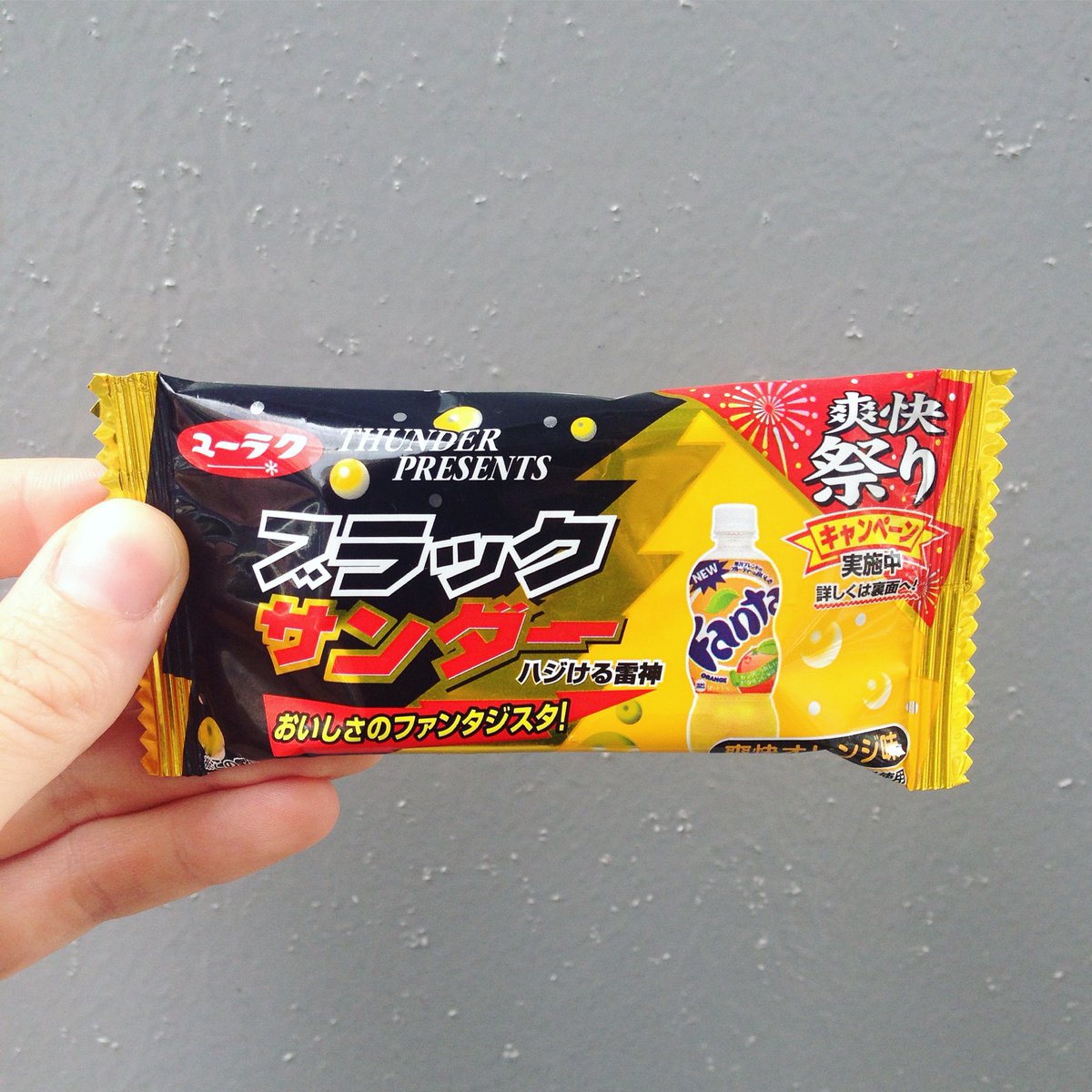 snacksofjapan's tweet photo. let's talk about BLACK THUNDER, pt 2 (who knew orange fanta chocolate could be good) https://t.co/6MiokrbAkx https://t.co/fSjNIrXSzy