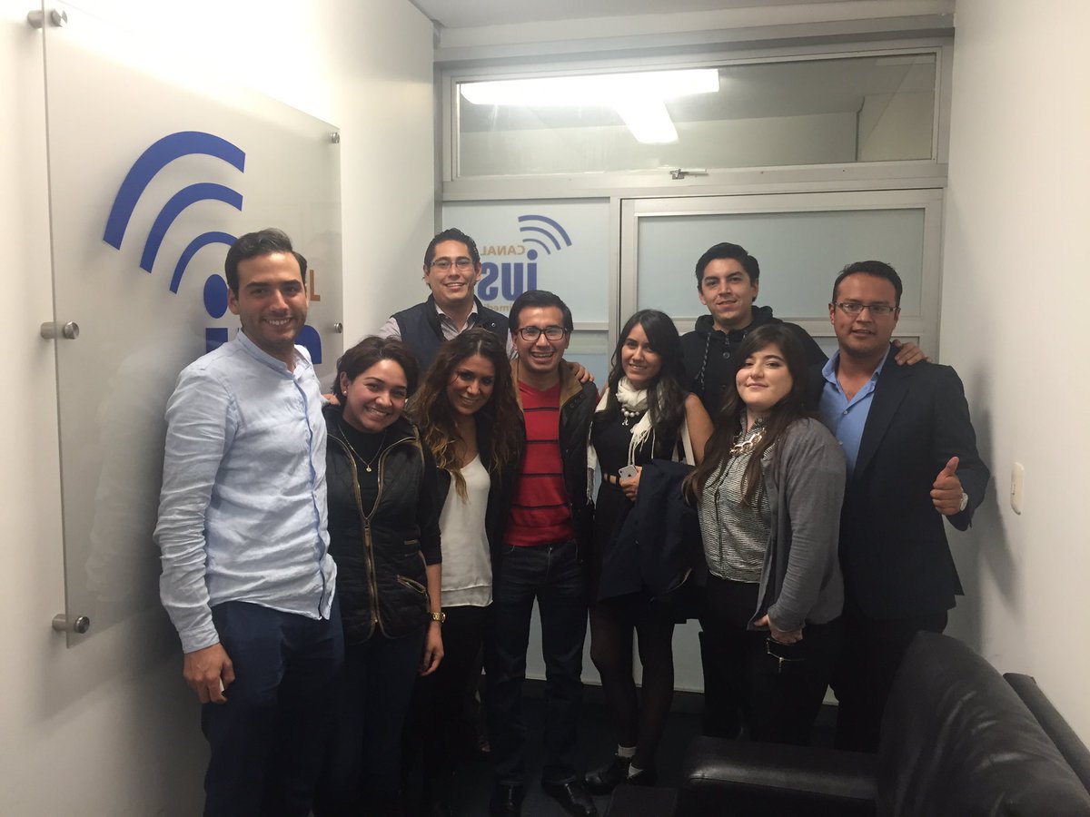 UniversAlAire's tweet photo. Terminando un gran programa con los compañeros estudiantes y egresados de @DerechoUNAMmx https://t.co/4nxxQlWOeW