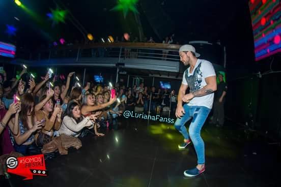 IntensasDeLuis's tweet photo. Fotos de @luis_mateucciof en #Nightlife #Spacios  el dia 27-08-16 asiendo su evento  siempre llenando todoo👏💕💗(F.2) https://t.co/r1ZrwVg7JH