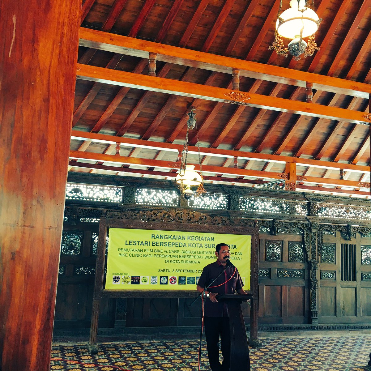 "Fasilitas lalu lintas harus diperbaiki,ditingkatkan untuk mendukung pesepeda di Solo" Pak FX Rudi dalam sambutannya