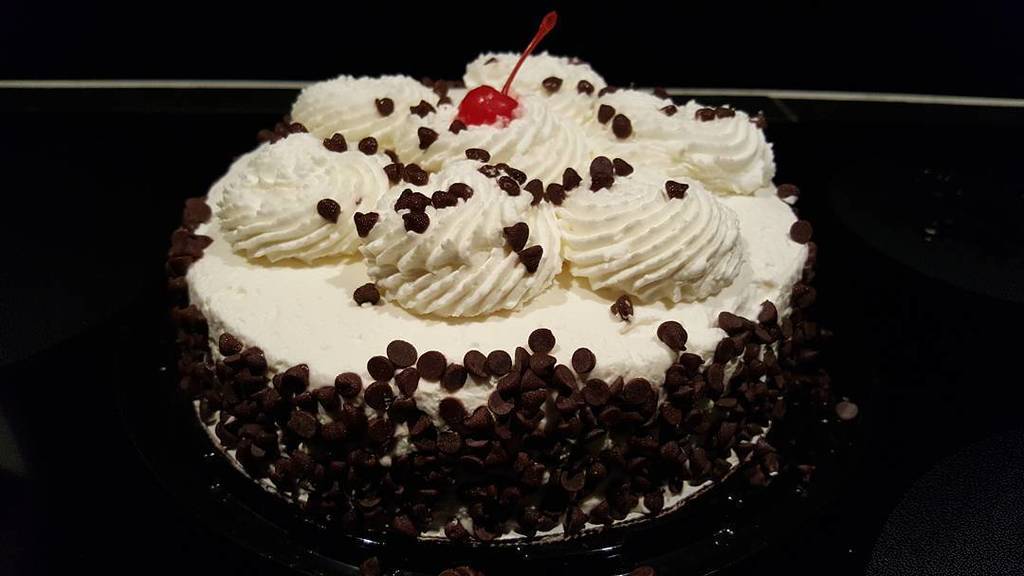 trishknows2's tweet image. Let there be Cake #FridayIsMyMonday #PhoneTrouble #CarTrouble #TomorrowIsAnotherDay #Frank… ift.tt/2cmVSZL