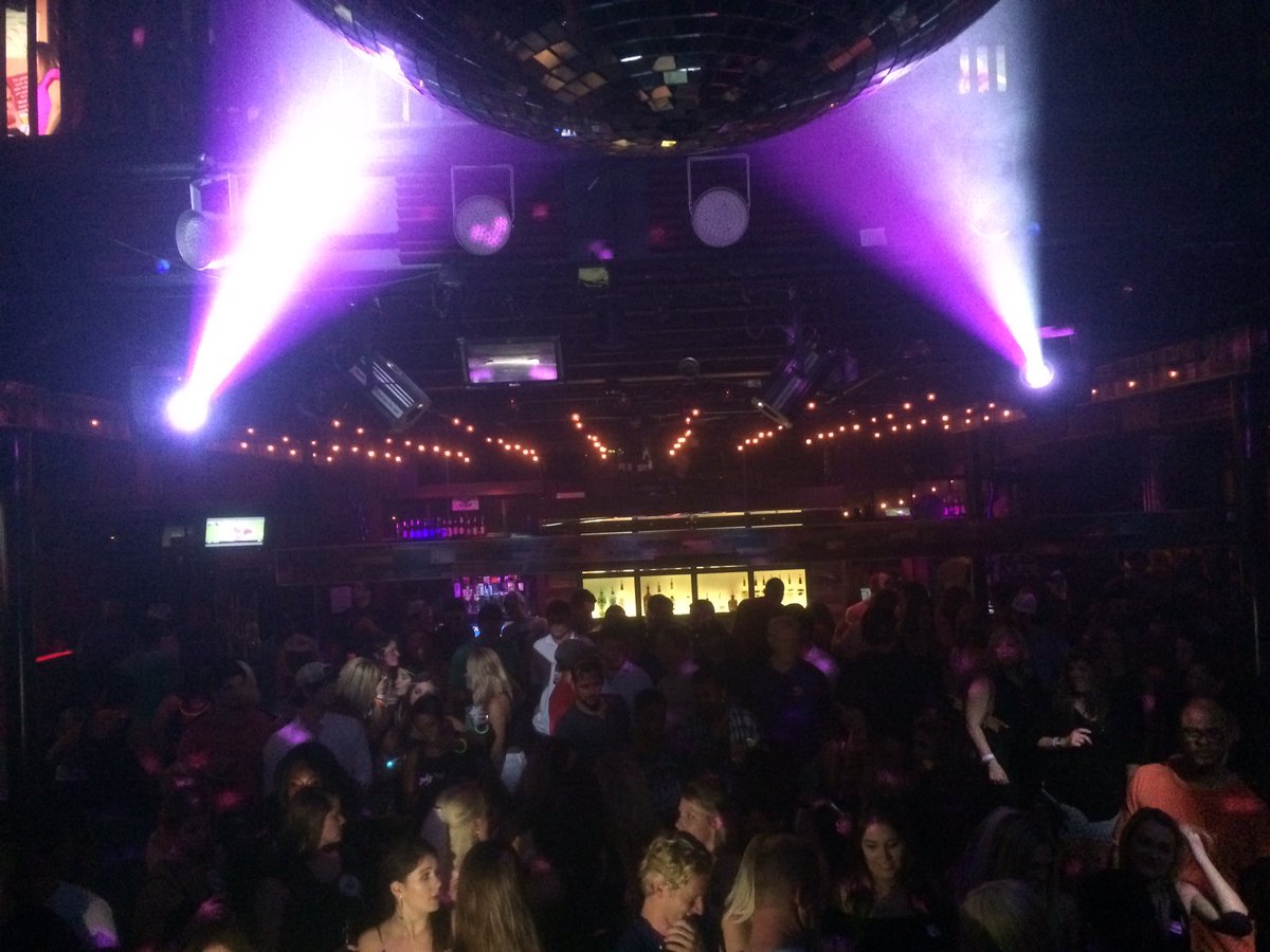 VillageDoorDest's tweet photo. The Labor Day party is in full force! Come join us in #sandestin and party with the hottest crowds in town! https://t.co/GtrsYB5oA0