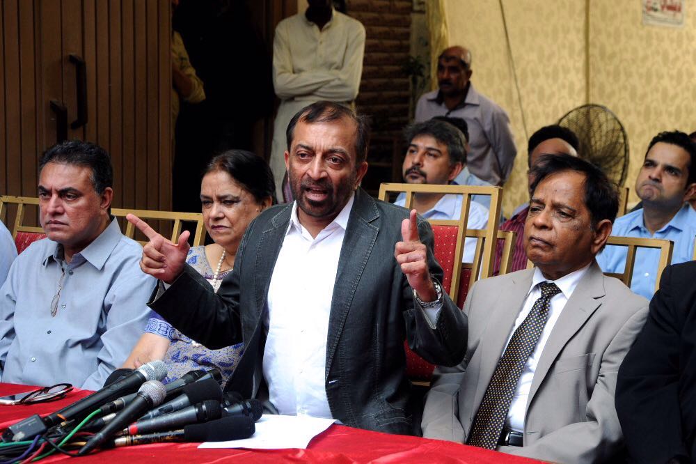 annieprincess88's tweet photo. We were not allowed to collect zakat n fitra #FarooqSattar https://t.co/ggY5dsGL5i
