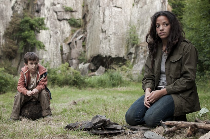 A girl &amp; boy run for their lives to cross ‘The Line’ in <a href="/fayefilm/">Faye Gilbert</a> &amp; <a href="/Dark_Pictures/">Dark Pictures</a>' short bit.ly/2c3NOcb