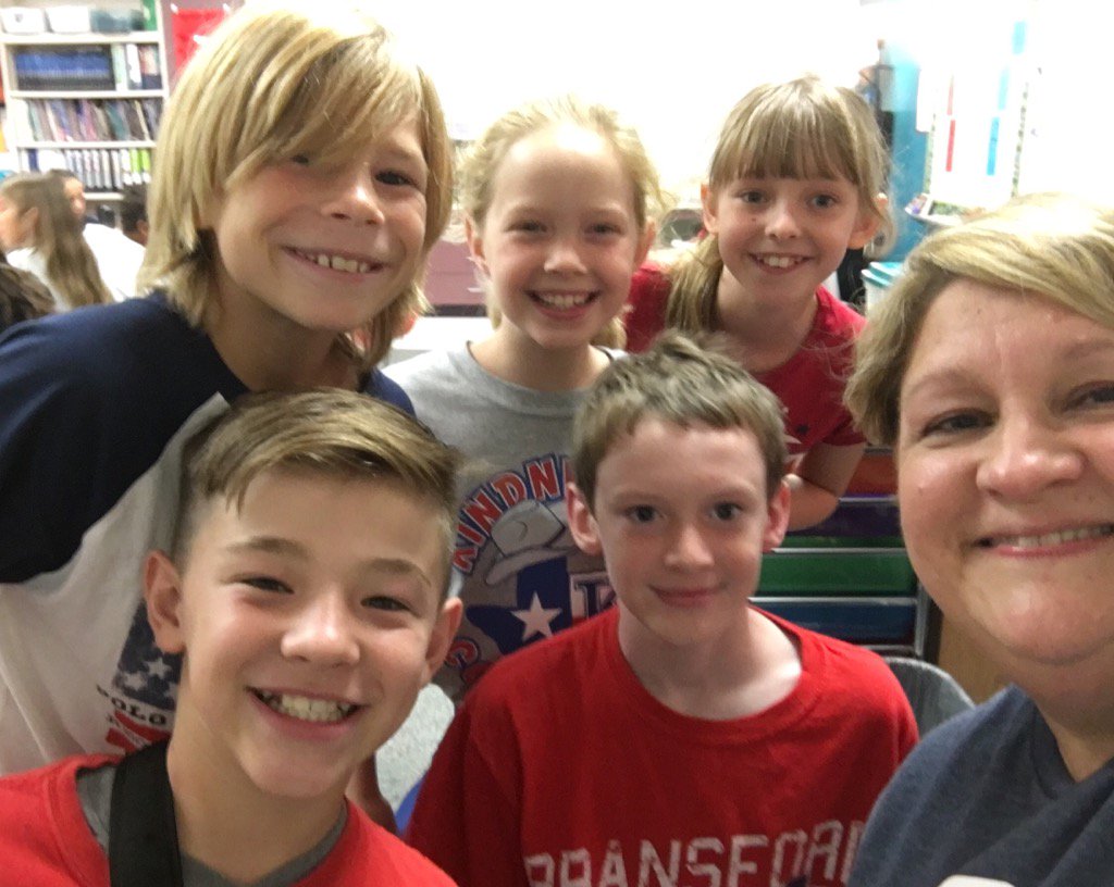 cduke80_mrs's tweet photo. Ss selfie! #havefun #studentrelationshipโค๏ธ https://t.co/wlNGa5lneO