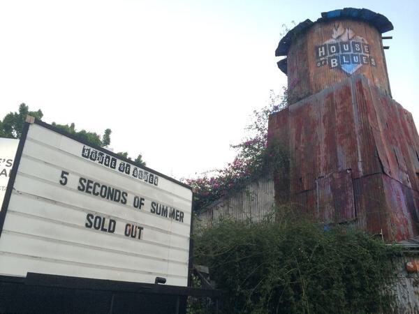 Texas5SOSTeam's tweet image. 2 years ago today 5SOS played their HOB sunset show &amp;amp; recorded #LIVESOS. Its crazy how much has happened since then!