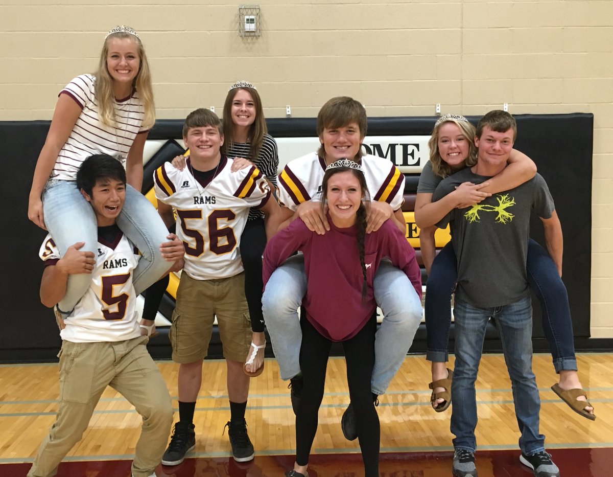 MVAOCOU_StuCo's tweet photo. 2016 MVAO Homecoming Court https://t.co/o4neiq86Sy