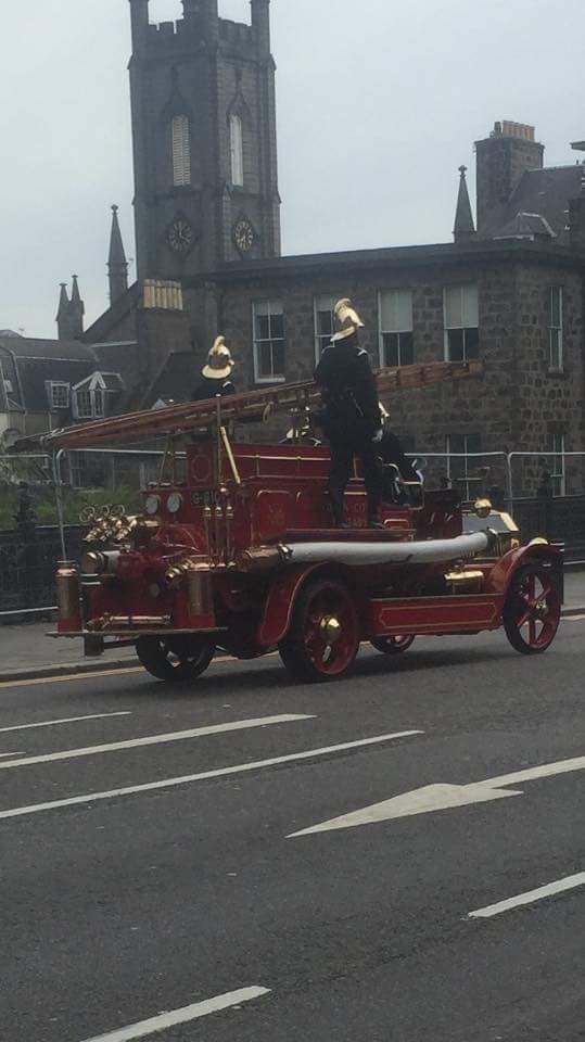 NeilDrysdale's tweet image. It's not every Saturday vehicles like this are on Aberdeen's Union Street. But Kerry Bain captured the moment!