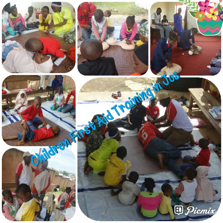 KiacopsNigeria's tweet photo. Teaching Children #WFAD2016 #FirstAidforchildrenbychildren2016 @UNICEF @WHO @d4humanity @kamri_apollo @KaylaMegwa https://t.co/PQYkGWZP6z