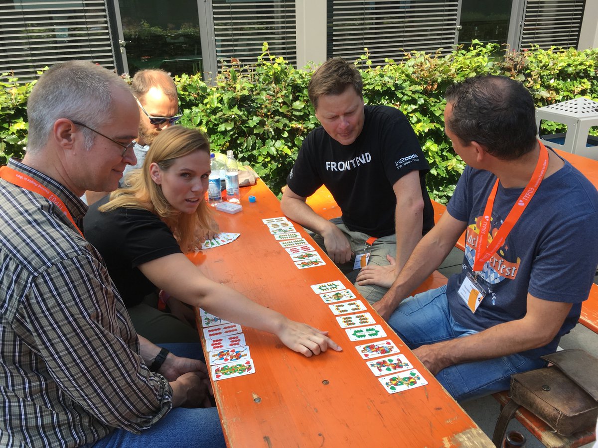 aschmutter's tweet image. Schafkopf-Workshop auf #t3cm - da fängt der Tag gut an! #gamification