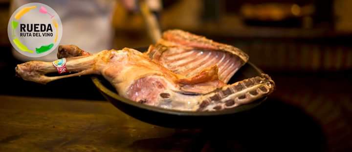 RutaVinodeRueda's tweet photo. ¿Que sería del #Enoturismo sin la #Gastronomía?
Juntos hacen la pareja perfecta...
Ven a comprobarlo #RVRueda https://t.co/8x04JsT6rE