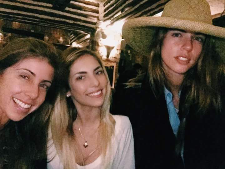 StephCayoPeru's tweet photo. Disfrutando en familia! ❤
FANS-PERU https://t.co/P4zGNCzkTc