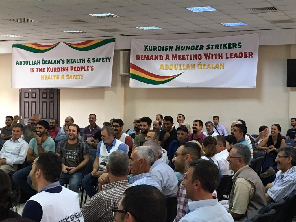 Freedom4HDP's tweet photo. #KurdishHungerStrikeDay6 Banners in English up today. #TwitterKurds #Peace #Freedom #PoliticaPrisoners #Kurds https://t.co/5tLziX42xd