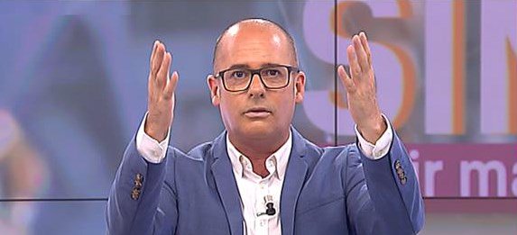 euskaltelebista's tweet photo. VÍDEO: Klaudio Landa despide para siempre '@SIML_ETB' https://t.co/mQtmHjoP2Q #simlETB https://t.co/O692Hs8cST
