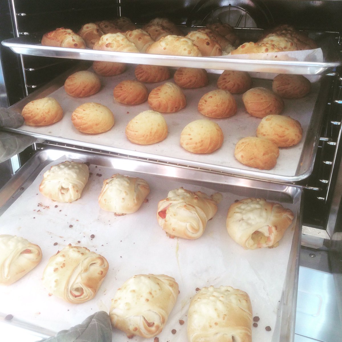 pandebon's tweet image. What is happening twitter?  this is happening...
#pandebon