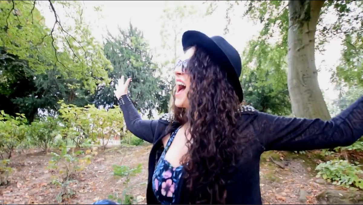 RebeeMusic's tweet photo. New Song by Rebekah Ross - "Man On The Moon" - Out 03-Oct-2016 | https://t.co/dE2BfV8MIO #Music https://t.co/7FOEjeR04B