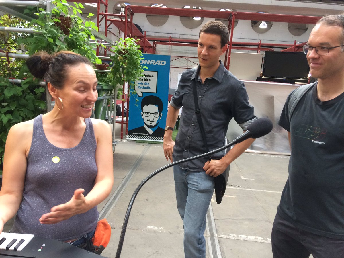 Pupil becomes teacher! 'It's a kind or answering machine' you bet <a href="/opencollido/">opencollido</a> <a href="/c4dm/">C4DM at QMUL</a> <a href="/b00t_/">IIIb00tIII</a> <a href="/ArsElectronica/">Ars Electronica</a>