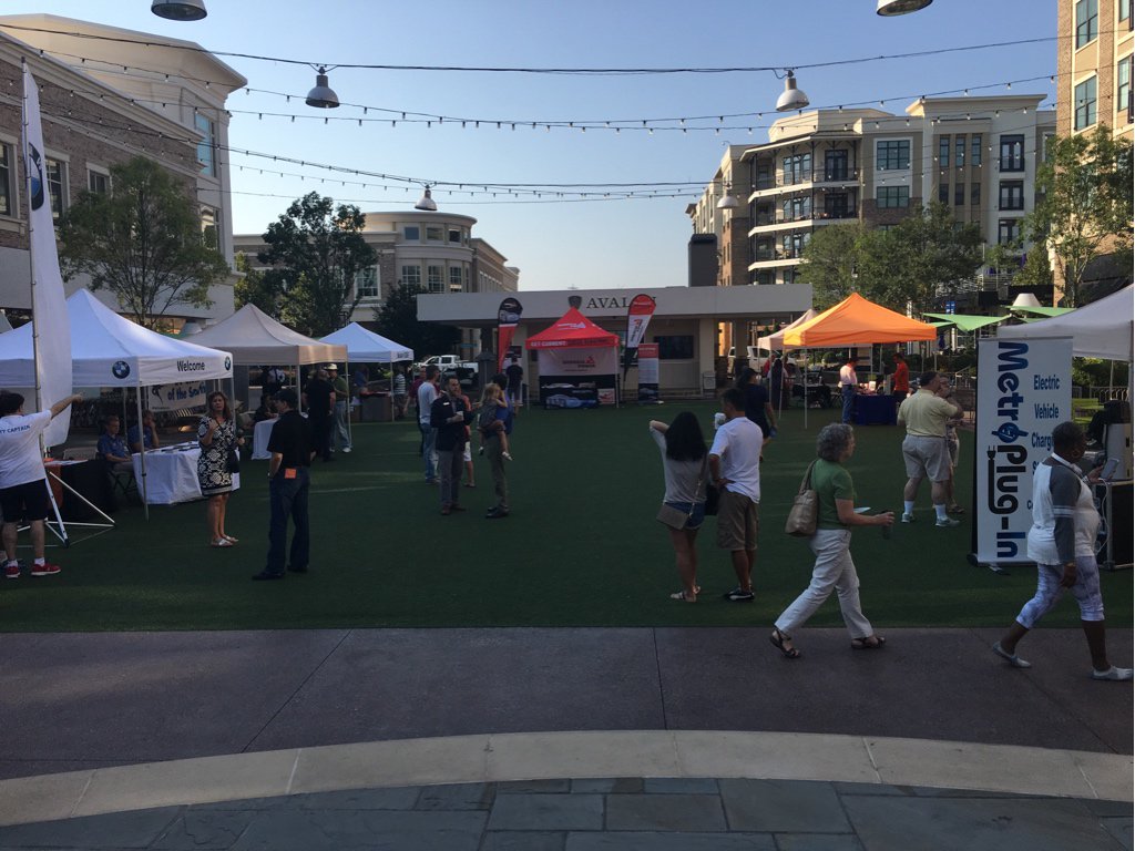 MetroPlugIn's tweet photo. Enjoying Avalon with our EV Friends with #DriveElectric https://t.co/1YR3htJDN8