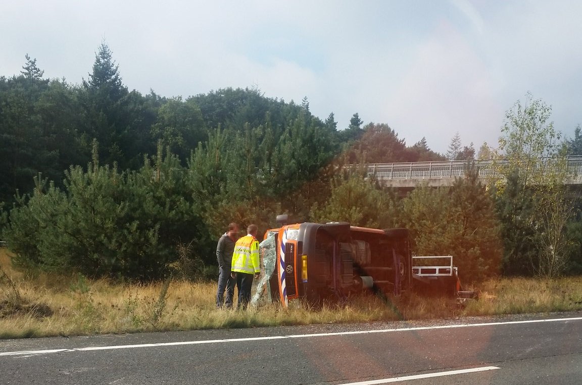 Op de A1 A'doorn - A'foort tref je bij Kootwijk dit aan. Ook <a href="/WesselsGaston/">Gaston Wessels</a> staat in 7 km file, getuige zijn foto.