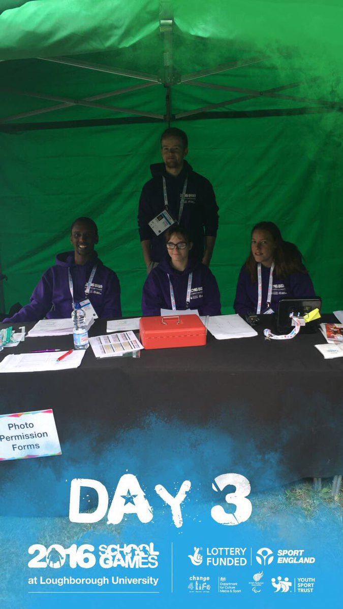 It's all happening down at hockey 🏒 #2016SG <a href="/Glasgow_IF/">Glasgow_IF</a> <a href="/Glasgow_Sport/">Glasgow Sport</a>