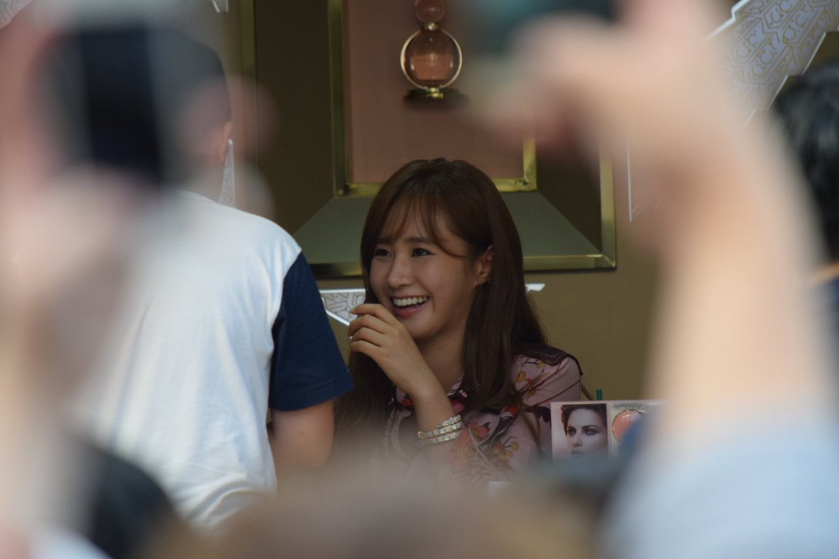 [PIC][03-09-2016]Yuri tham dự buổi fansign cho "BVLGARI Rose Goldea" vào chiều nay Cra3D9ZUIAANOwC