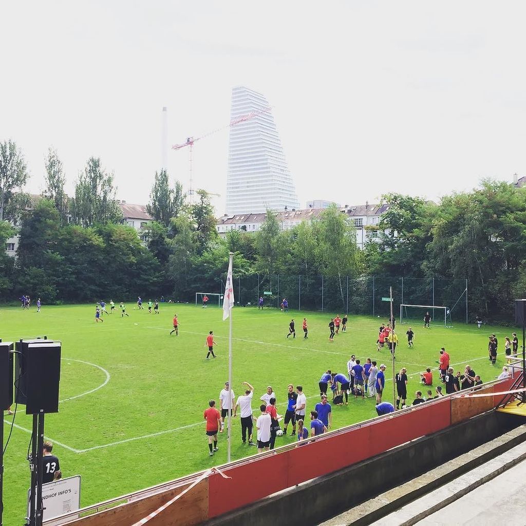 StadtKonzeptBS's tweet photo. #SAMCup by #Halter @s_am_basel #Landhof #Basel #Rochetower #Grümpeli #SpielundSpass #Basel… https://t.co/dUo63sCWZ2 https://t.co/7TVoVEJWYh