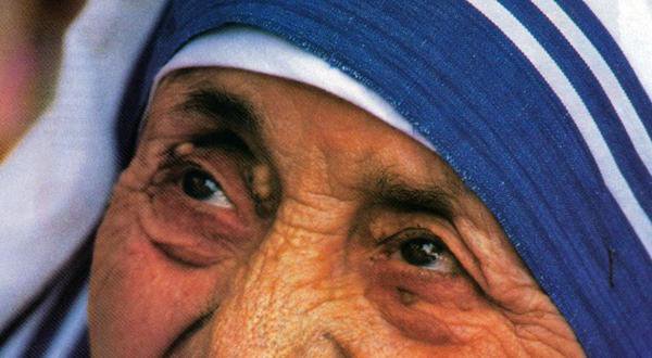 Arguments's tweet photo. "No deis lo superficial, daros por entero, dar vuestro corazón", Teresa de Calcuta. https://t.co/5NOORQCx6n