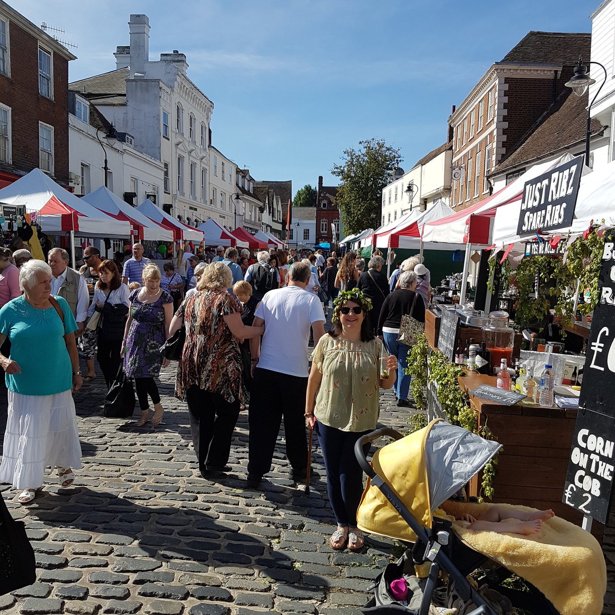 Justribz's tweet photo. The sun is shining, the band is playing and the ribs are ready. 
#justribz #favershammarket #favershamhopfestival https://t.co/D4n4XOkA6U