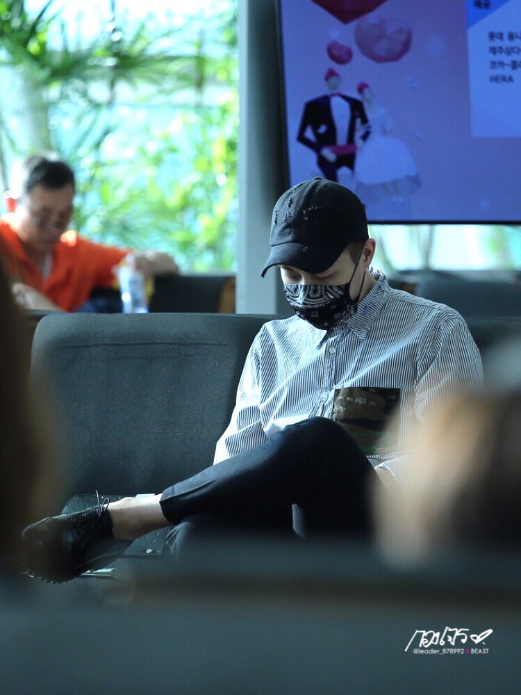 BeastB2stTH's tweet photo. [PIC] 160903 Dujun at ICN heading to Thailand #WelcomeDujuntoThailand 

(credit pic as tagged) https://t.co/SWnXxgZ2ru