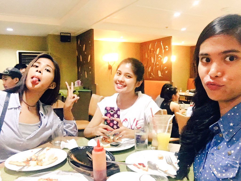 ellengaleology's tweet photo. Ay wacky pala dapat. 😂 #sisms @EloisaGeeKO @EllaPagallamman https://t.co/rF6SDCRoIp