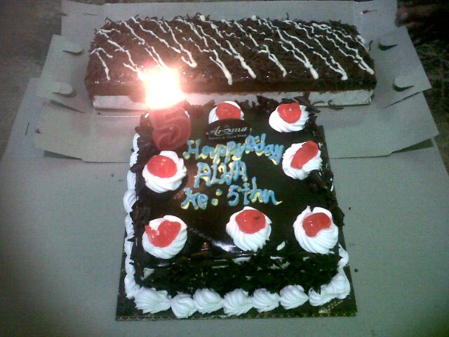 amdhani23's tweet image. Selamat Ulang Tahun keponakan ku, si Kriteng ☺ yg ke 5 thn. Jgn bandel2 yak, rajin2 sekolah biar pinter #Alya