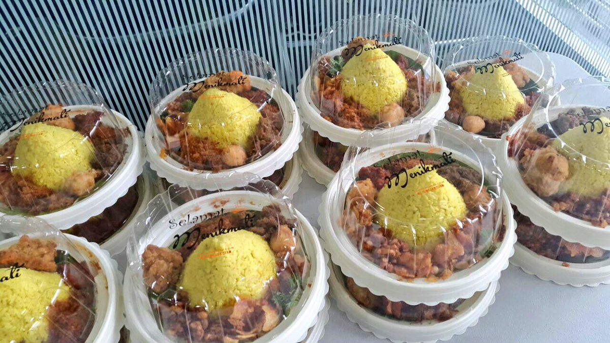 BukanAkademi's tweet photo. Makan siang di Workshop #BisaBikinBrand hari ini dari @tumpengmini dari alumni  #BisaBikinBrand 1, Diska Chandra https://t.co/OdoDgy4QsZ