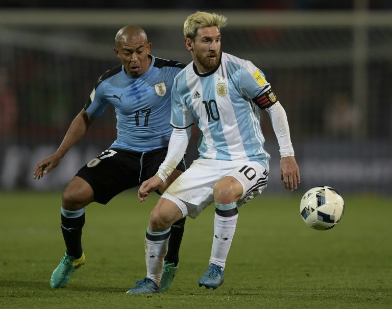 F00TYTUBE's tweet photo. WATCH Leo Messi brilliant nutmeg vs Uruguay
https://t.co/G9duarWBog https://t.co/JsFBbUuHzH