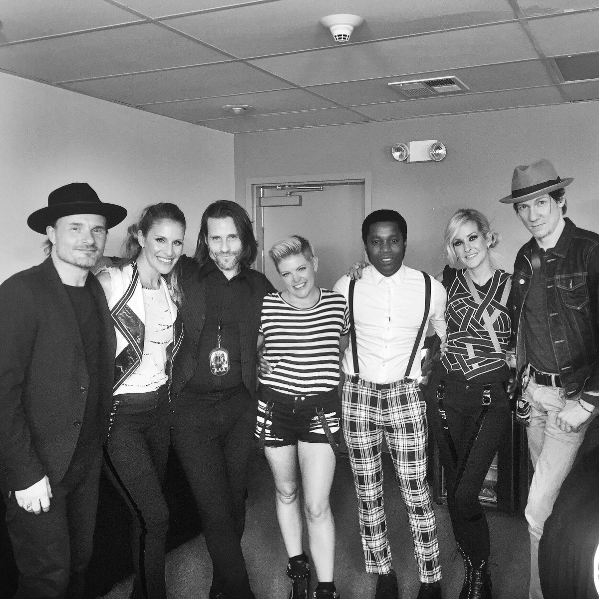 vintagetrouble's tweet photo. What a tour! Thanks to the @dixiechicks for bringing us out this summer and raising a little hell! #DCXMMXVI https://t.co/mvzpQ3AK24