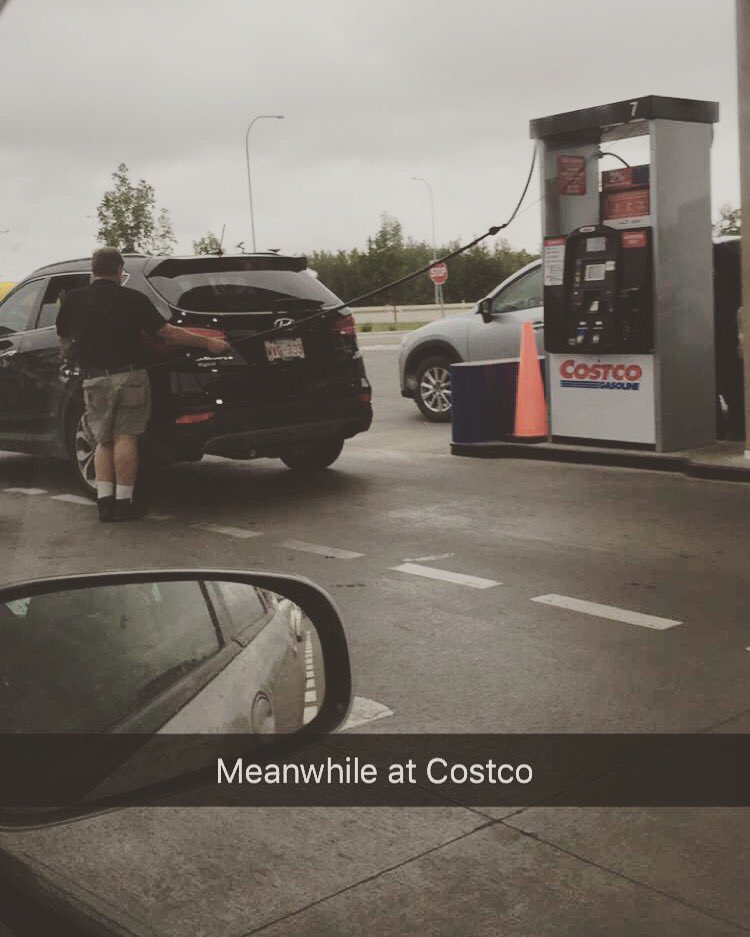 KentTheMountain's tweet photo. @danieltosh #meanwhileincanada #stalbertAB man fills car at Costco parks 3 meters from pump "oh it will reach" #DERP https://t.co/x6gcNFsGn1