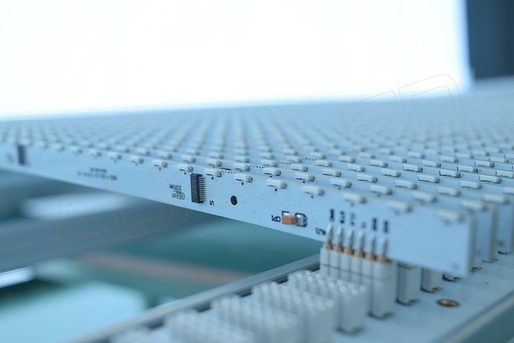 szauroled's tweet image. #transparentleddisplay #glassleddisplay #AUROLED New project of nonstandard transparent LED screen.Magic performance