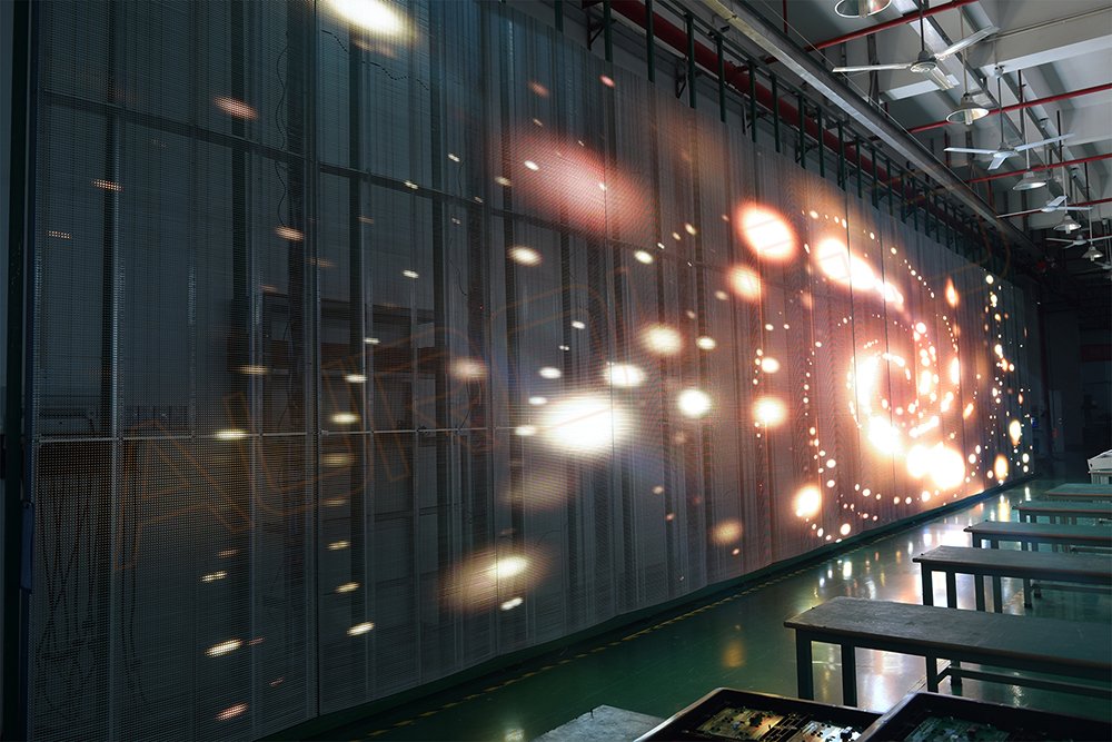 szauroled's tweet image. #transparentleddisplay #glassleddisplay #AUROLED New project of nonstandard transparent LED screen.Magic performance