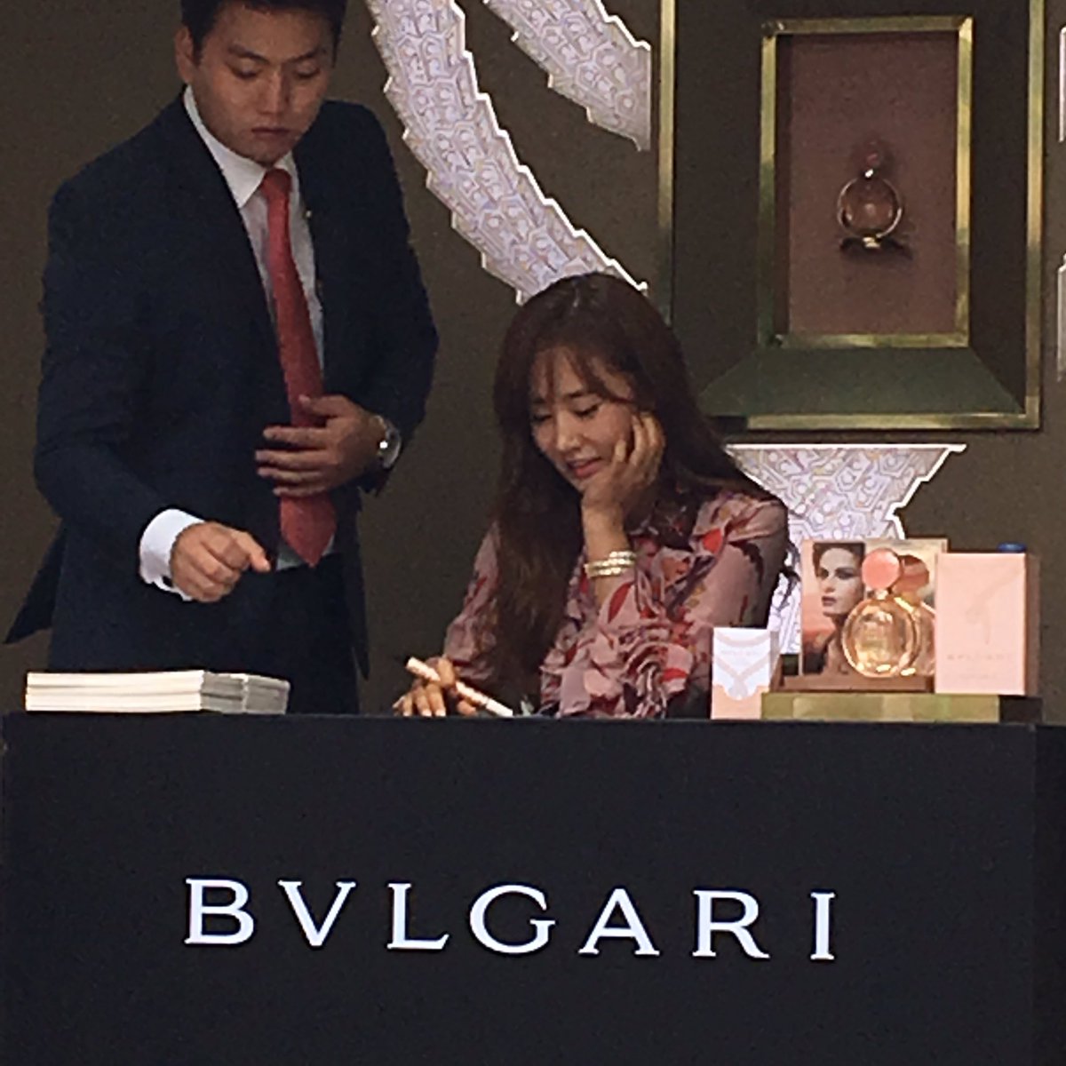 [PIC][03-09-2016]Yuri tham dự buổi fansign cho "BVLGARI Rose Goldea" vào chiều nay CraG3b8WYAIlVSy