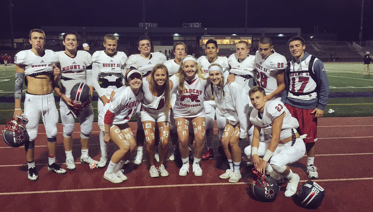 claireBB33's tweet photo. Much love always to the boys who have made 12 years fly by 🐾❤️❤️ #gocats @MountSiFootball https://t.co/tD668x4WUN