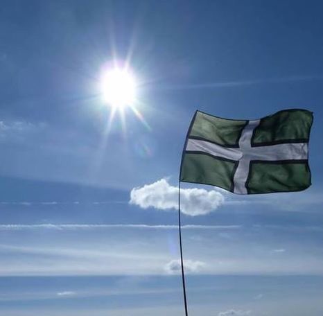 bricoflags's tweet photo. An interesting shot of the flag of Devon. https://t.co/RqmNtzyZ7r