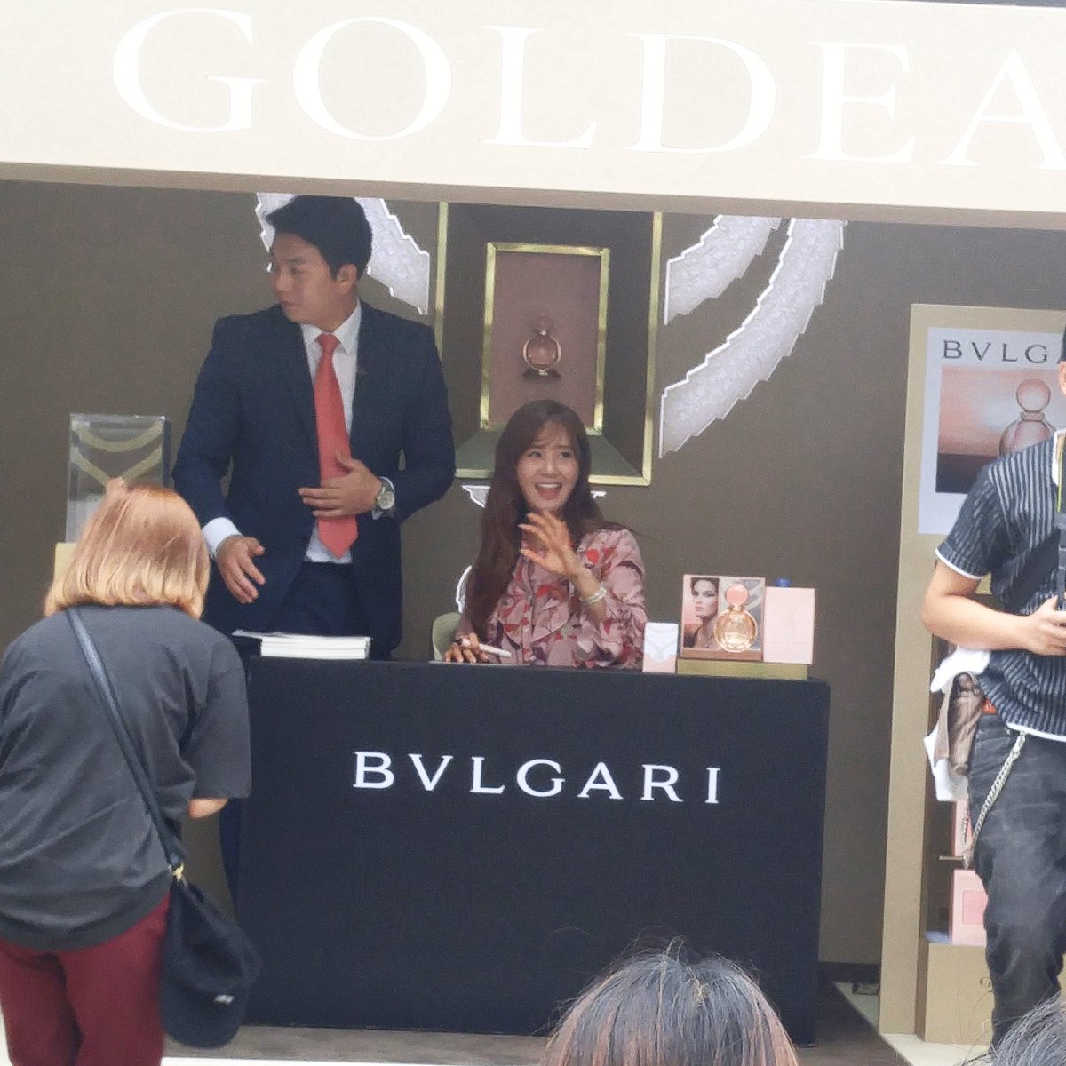[PIC][03-09-2016]Yuri tham dự buổi fansign cho "BVLGARI Rose Goldea" vào chiều nay CraJVqoWcAESWLw