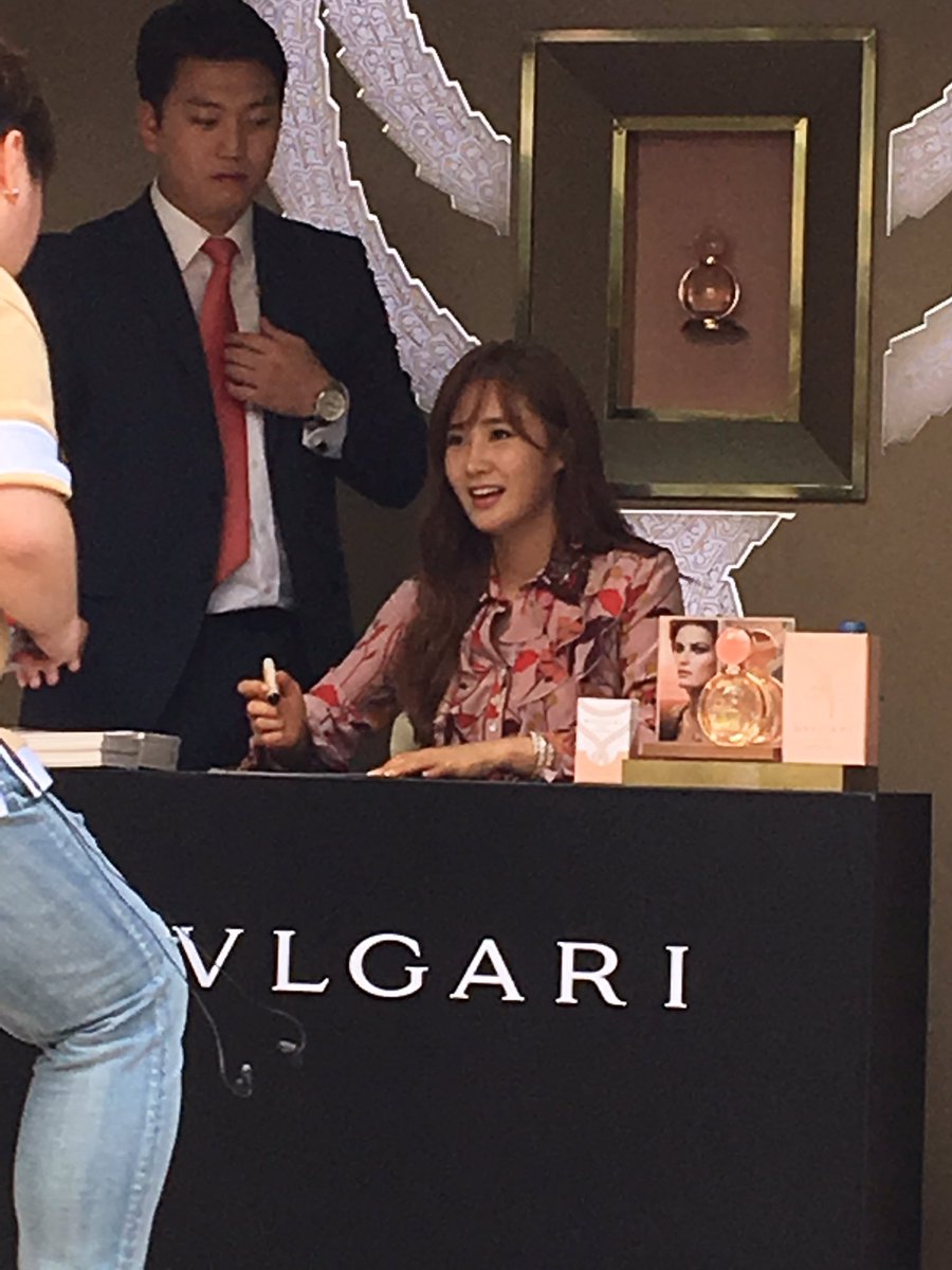 [PIC][03-09-2016]Yuri tham dự buổi fansign cho "BVLGARI Rose Goldea" vào chiều nay CraK3AqWgAEq2G5