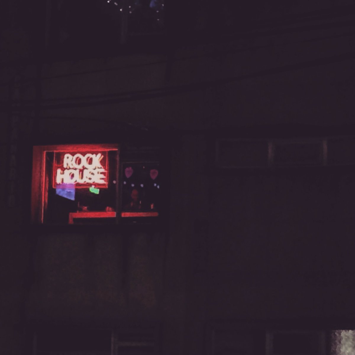 La guarida <a href="/DrunkenFox_Bar/">The Drunken Fox</a>