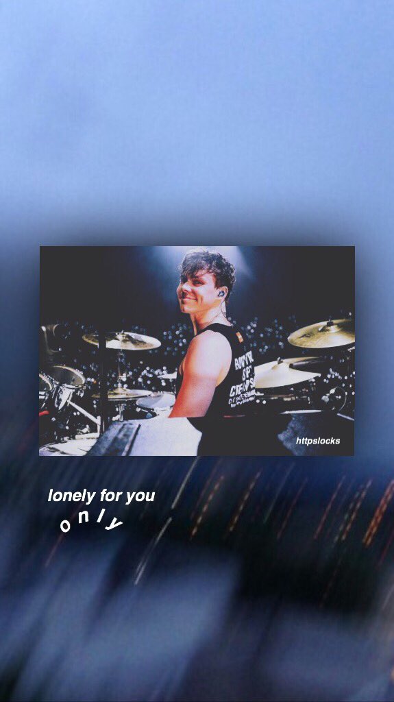 5sos lockscreens 💯 tweet media